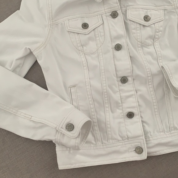 Old Navy White denim jacket in Small - Picture 5 of 7